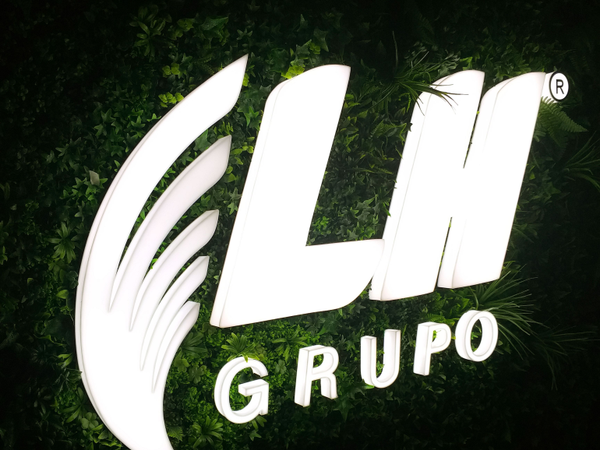 Corpóreo de acrílico + iluminación led